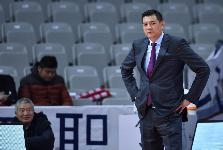 晴天霹雳！球迷疯传巩晓彬醉驾被抓，山东记者深夜发文暗示是真的