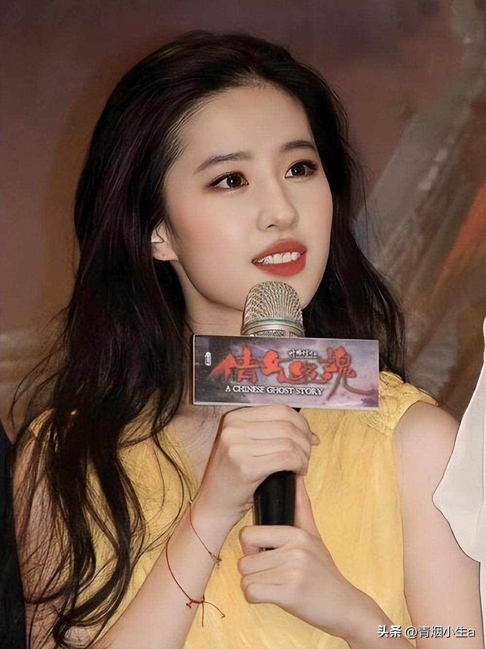 36岁刘亦菲亮相新作发布会，粗短大白腿引热议，网友：目测110斤-刘亦菲显小