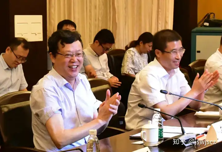 华为公司CEO任正非一行访问东南大学-任正非到访大学