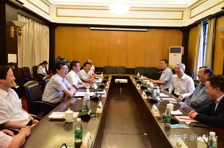 华为公司CEO任正非一行访问东南大学-任正非到访大学