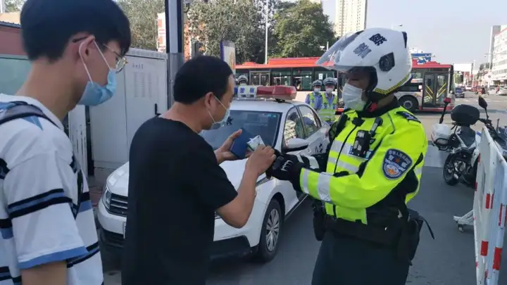 全力“护考” 交警同行-交警护考标语图片