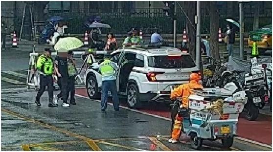 高考首日，交管部门一早接44起考生及家长求助-高考交通管制的通告