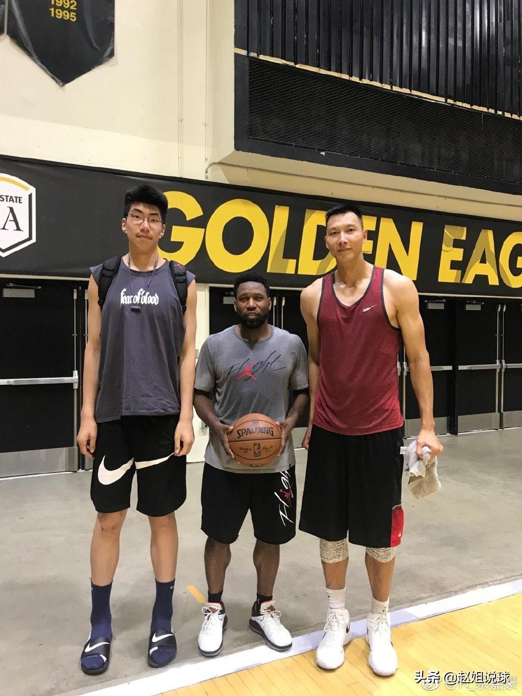 中国男篮国青小将碾压同龄对手，引起姚明关注，或是未来第一中锋-国青男篮最好成绩