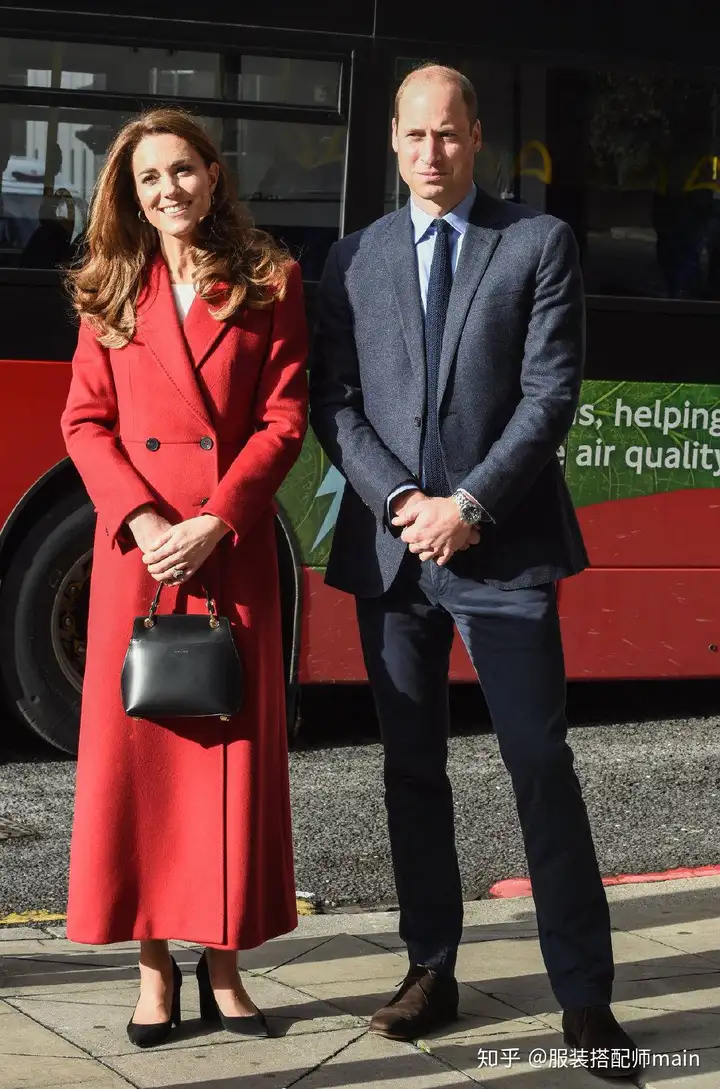 又被凯特王妃惊艳到了，穿复古红色大衣，温婉知性，美得不可方物-凯特王妃穿搭合集