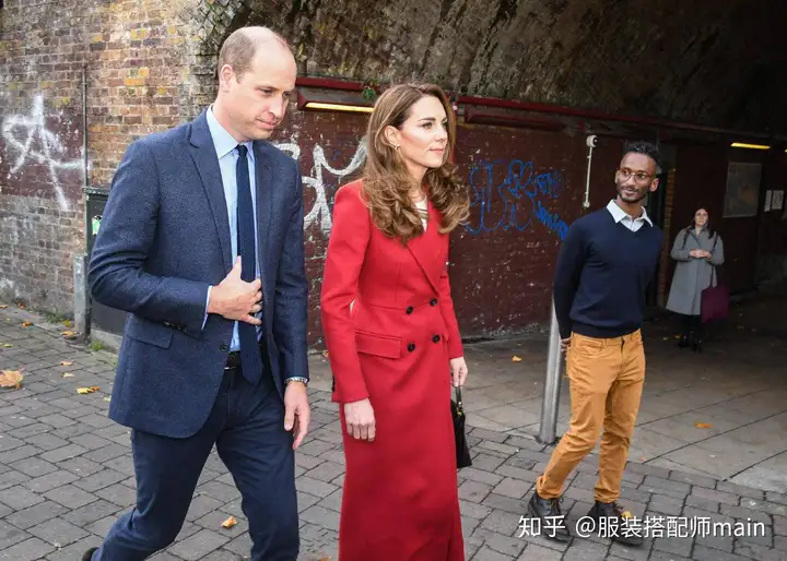 又被凯特王妃惊艳到了，穿复古红色大衣，温婉知性，美得不可方物-凯特王妃穿搭合集