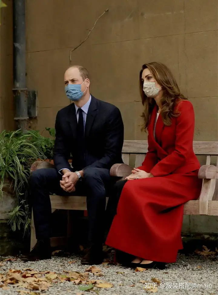 又被凯特王妃惊艳到了，穿复古红色大衣，温婉知性，美得不可方物-凯特王妃穿搭合集