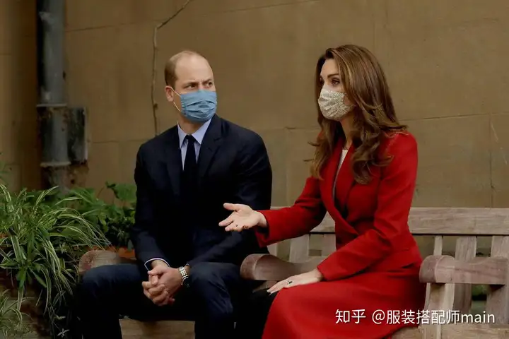 又被凯特王妃惊艳到了，穿复古红色大衣，温婉知性，美得不可方物-凯特王妃穿搭合集