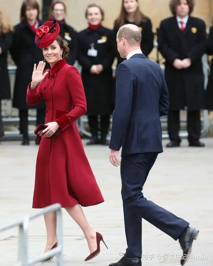 又被凯特王妃惊艳到了，穿复古红色大衣，温婉知性，美得不可方物-凯特王妃穿搭合集