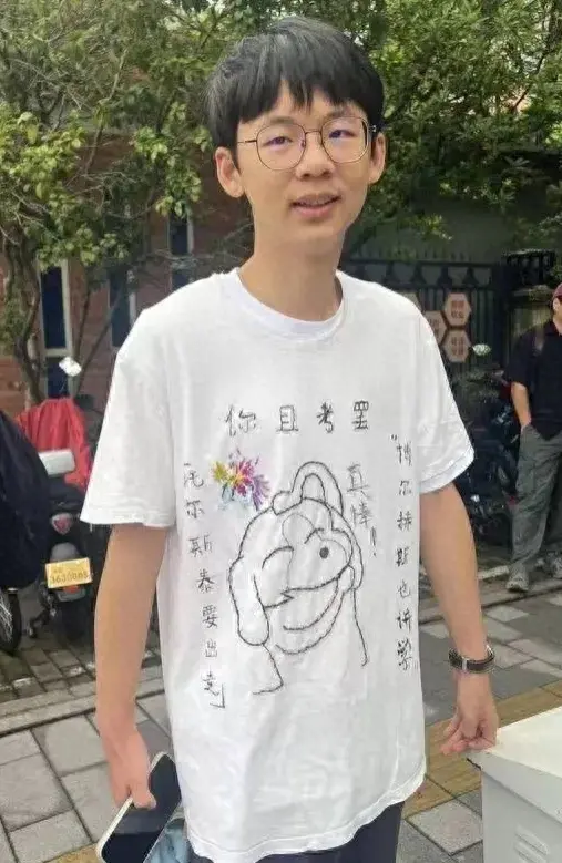 保送生挑战高考语文，“没有遗憾了”。网友：要是我儿子就好了！-高考保送考试考什么