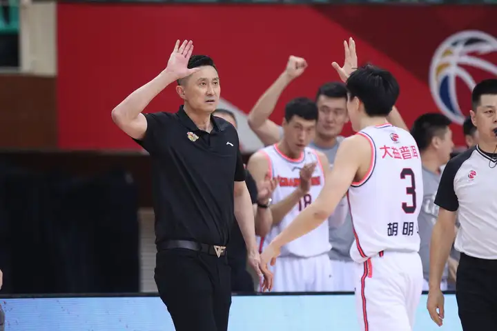 FMVP胡明轩发型凌乱、活似野人，第三阶段等待他的爆发！-胡明轩是mvp吗