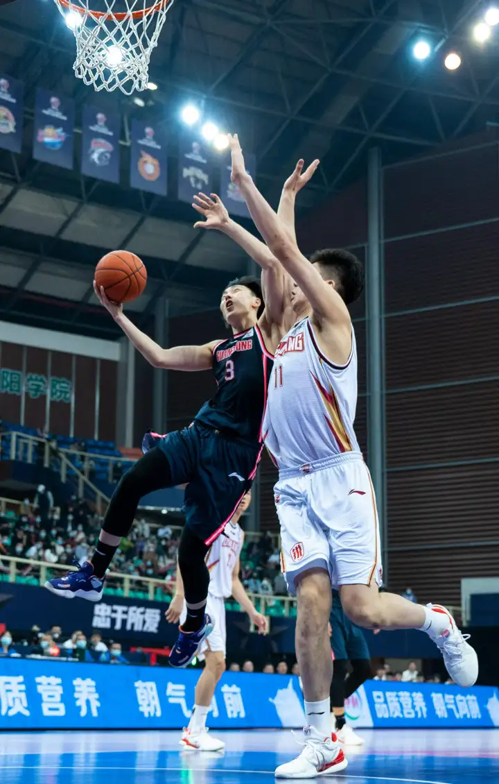 FMVP胡明轩发型凌乱、活似野人，第三阶段等待他的爆发！-胡明轩是mvp吗