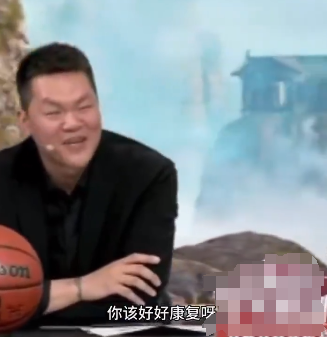 热闹！胡明轩即将续约染新发色，杨鸣朱芳雨见面，郭艾伦怒怼朱总-胡明轩很帅