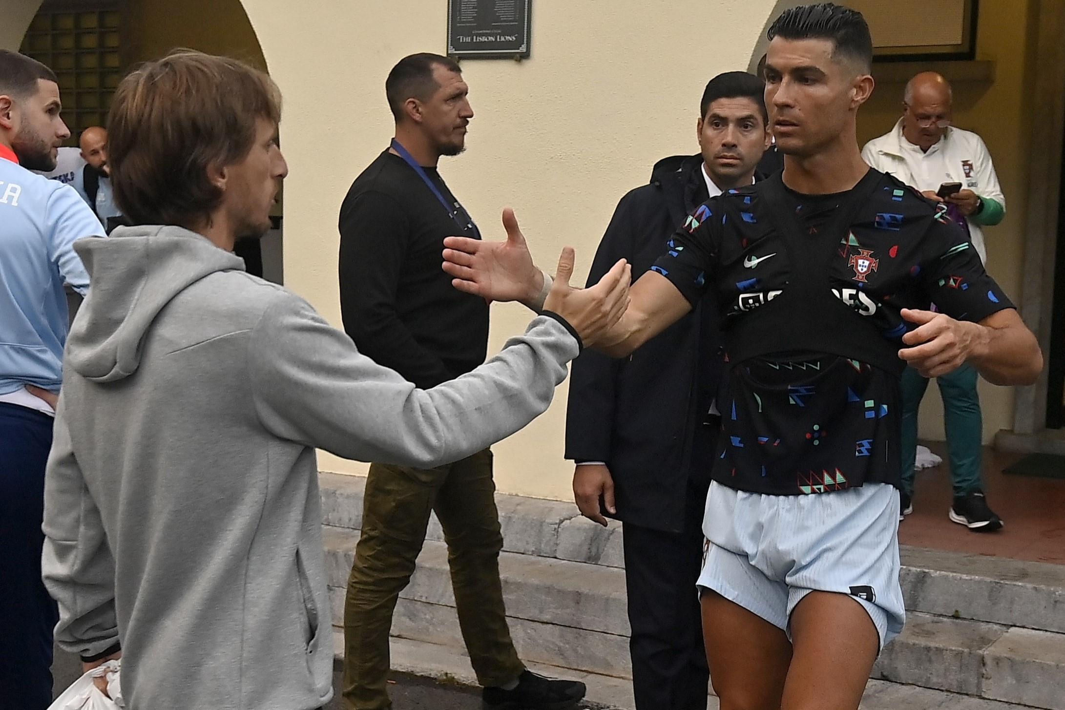 克罗地亚官方晒照致敬C罗&魔笛:无数的冠军、奖项和传奇的表现-克罗地亚足球队员名字