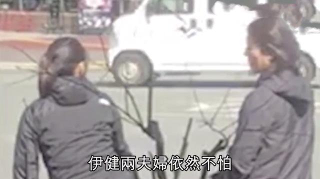 郑伊健蒙嘉慧游日本现身街头，相伴骑行有说有笑，不戴口罩心真大-郑伊健蒙嘉慧现状