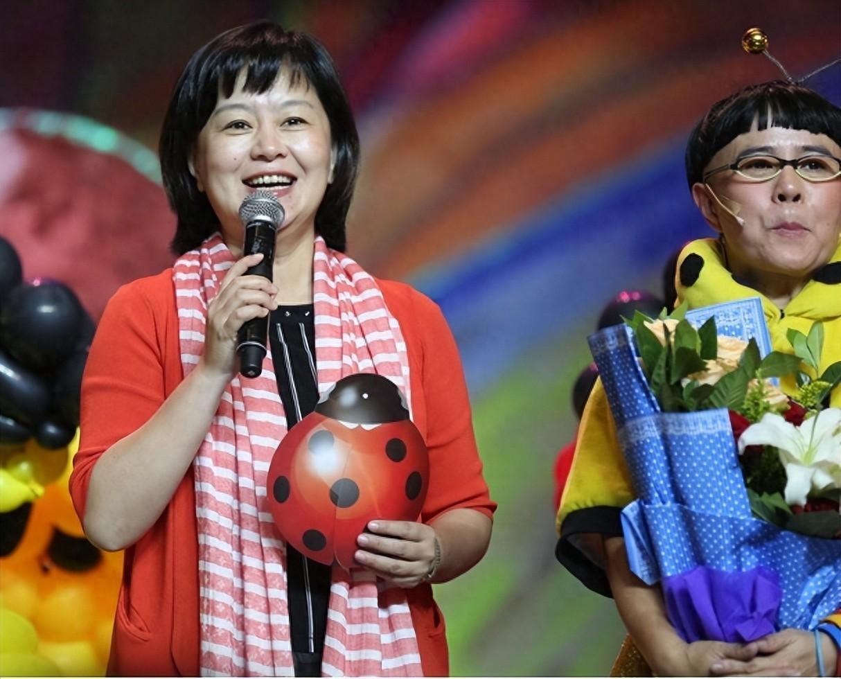 刘纯燕：给外孙办百日宴，CCTV-14全体主持人都来了，竟独缺鞠萍-刘纯燕孩子