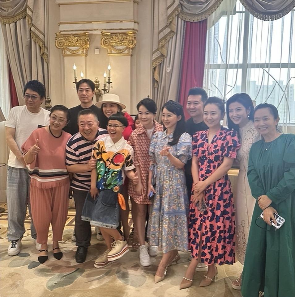 刘纯燕：给外孙办百日宴，CCTV-14全体主持人都来了，竟独缺鞠萍-刘纯燕孩子