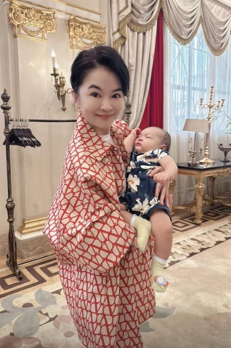 刘纯燕：给外孙办百日宴，CCTV-14全体主持人都来了，竟独缺鞠萍-刘纯燕孩子