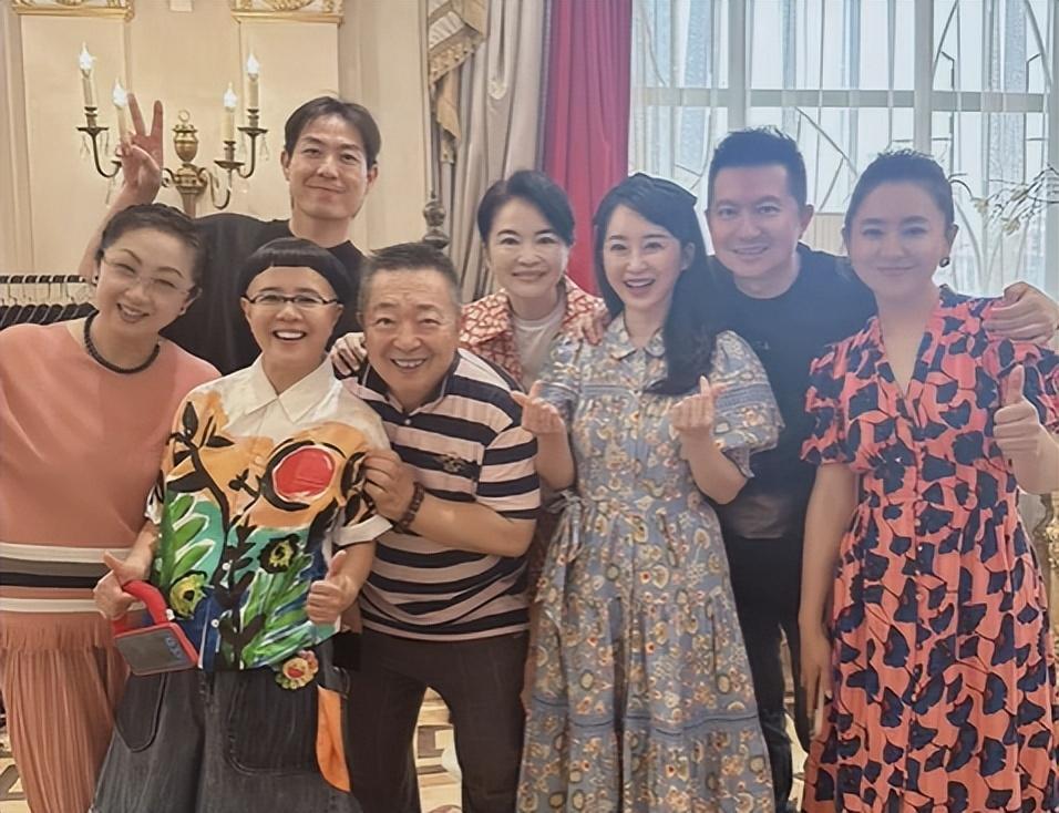 刘纯燕：给外孙办百日宴，CCTV-14全体主持人都来了，竟独缺鞠萍-刘纯燕孩子