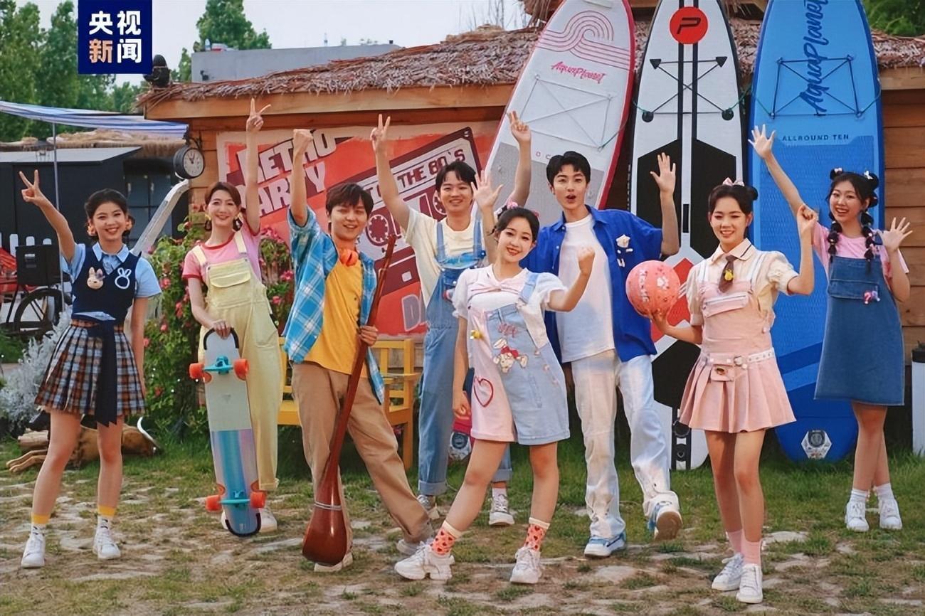 刘纯燕：给外孙办百日宴，CCTV-14全体主持人都来了，竟独缺鞠萍-刘纯燕孩子