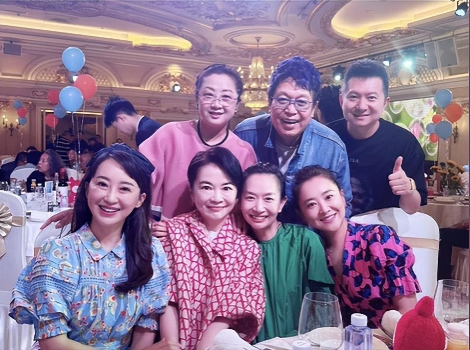 刘纯燕：给外孙办百日宴，CCTV-14全体主持人都来了，竟独缺鞠萍-刘纯燕孩子