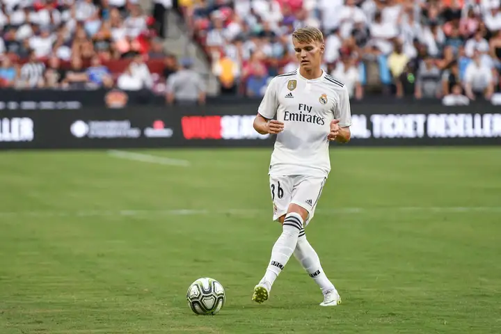 早报：范迪克&戈麦斯时隔9个月复出，利物浦热身赛3-4柏林赫塔-戈麦斯离队