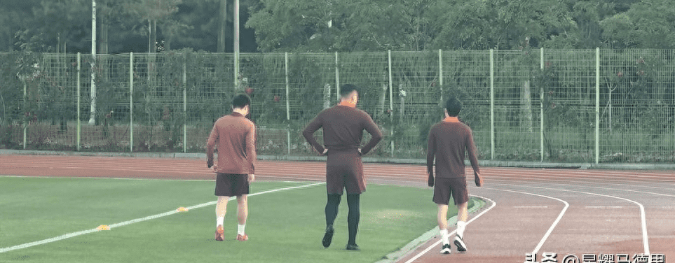 国足抵韩首训：4伤员单练！武磊膝缠绷带令人揪心-国足名单 武磊入选