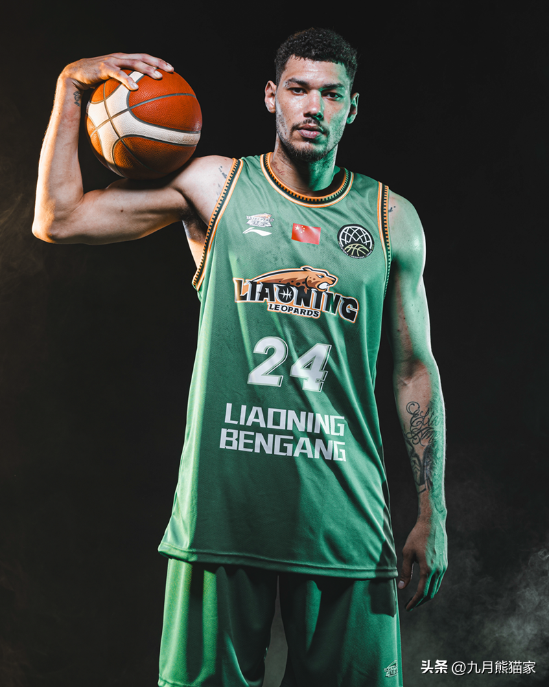 辽篮亚冠定妆照发布，双外援正式亮相，一人获赞真白，力拼开门红-辽篮冠名商
