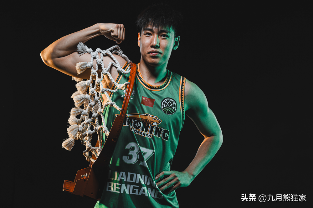 辽篮亚冠定妆照发布，双外援正式亮相，一人获赞真白，力拼开门红-辽篮冠名商