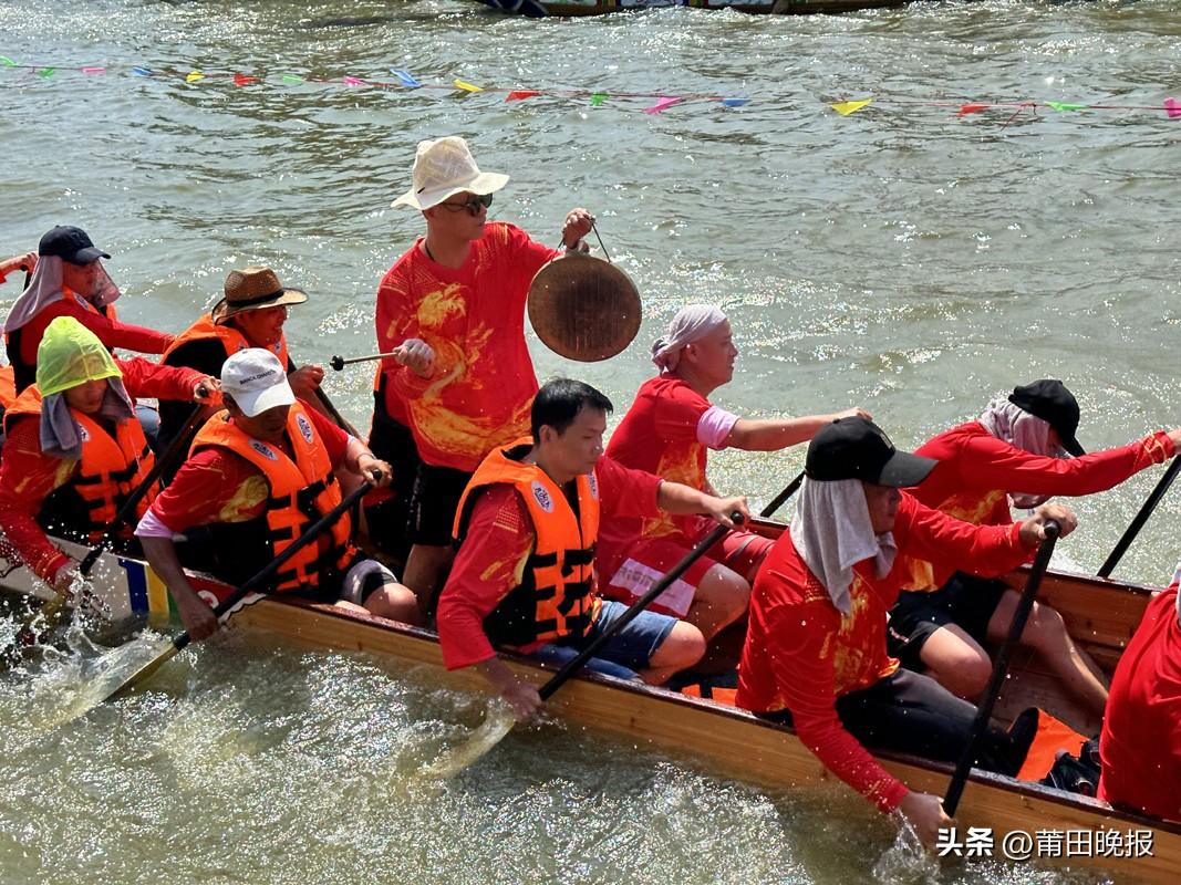 超震撼！百艘龙舟激情竞渡-龙舟竞渡的资料