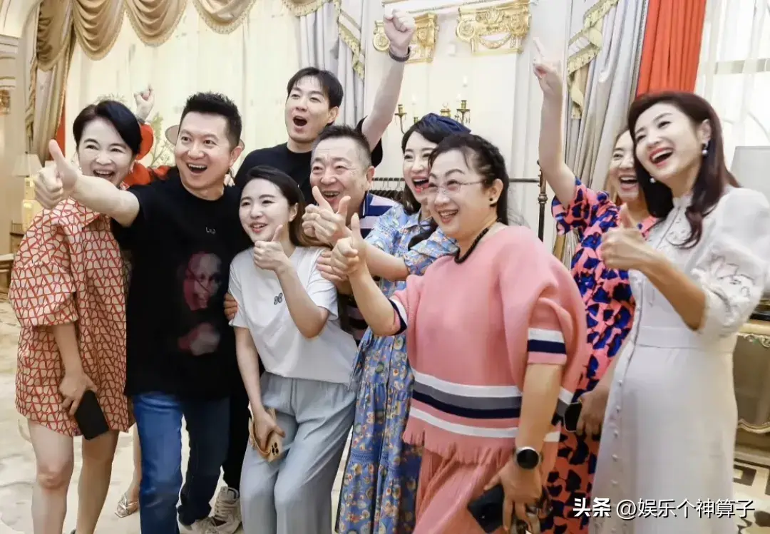 金龟子为外孙举办百日宴，少儿节目主持欢聚一堂，月亮姐姐好漂亮-金龟子主持节目的视频