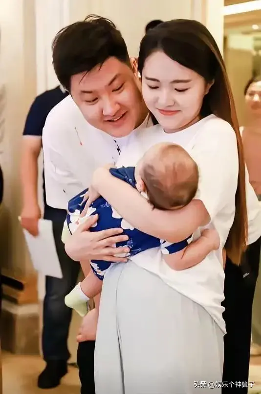 金龟子为外孙举办百日宴，少儿节目主持欢聚一堂，月亮姐姐好漂亮-金龟子主持节目的视频