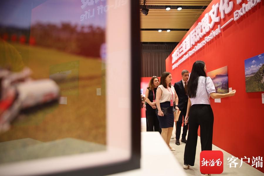 2023三亚国际玫瑰文化节：小康生活成就展举行 用镜头记录三亚这十余年-三亚国际玫瑰园旅游攻略