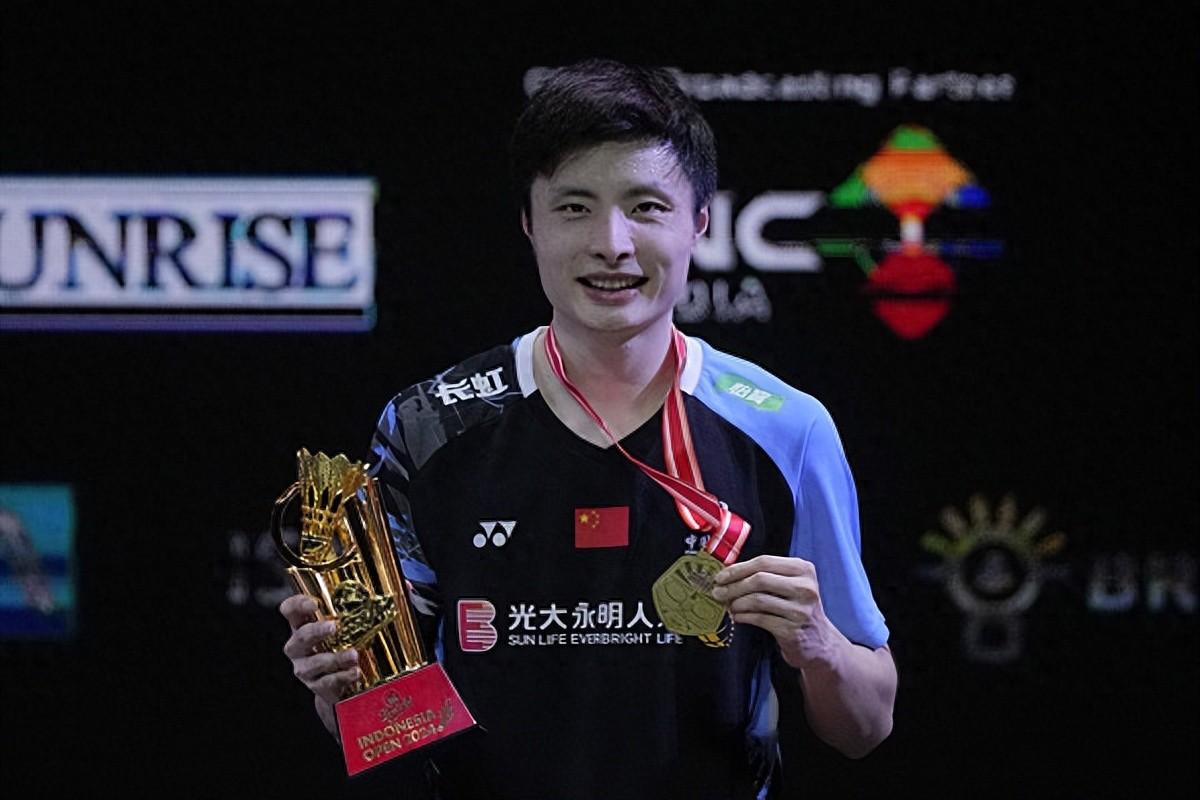 打通任督二脉！石宇奇国际赛场16连胜背靠背夺冠，弥补中国男单35年遗憾-石宇奇最新比赛消息