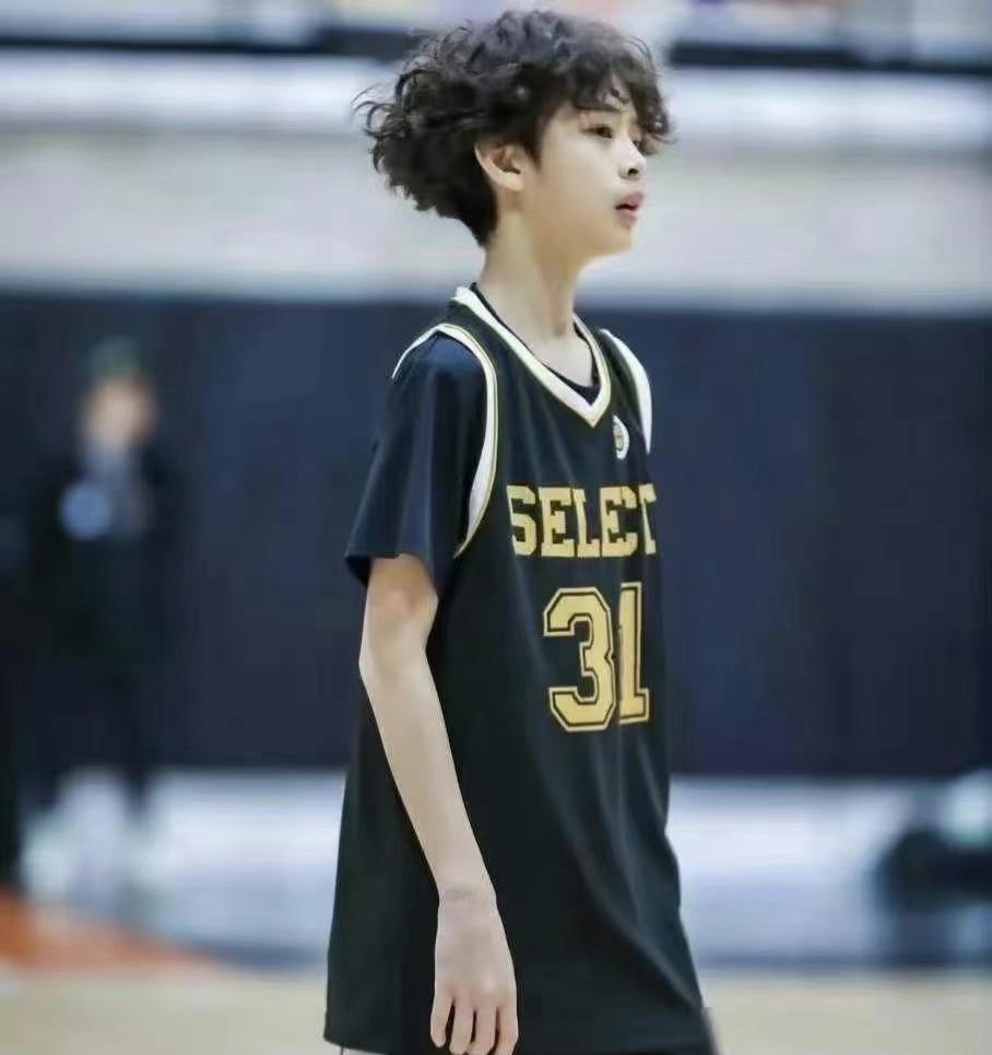 孙俪冲上热搜！晒邓超和儿女对话，等等教科书回答，感动无数网友-孙俪和邓超几个小孩儿