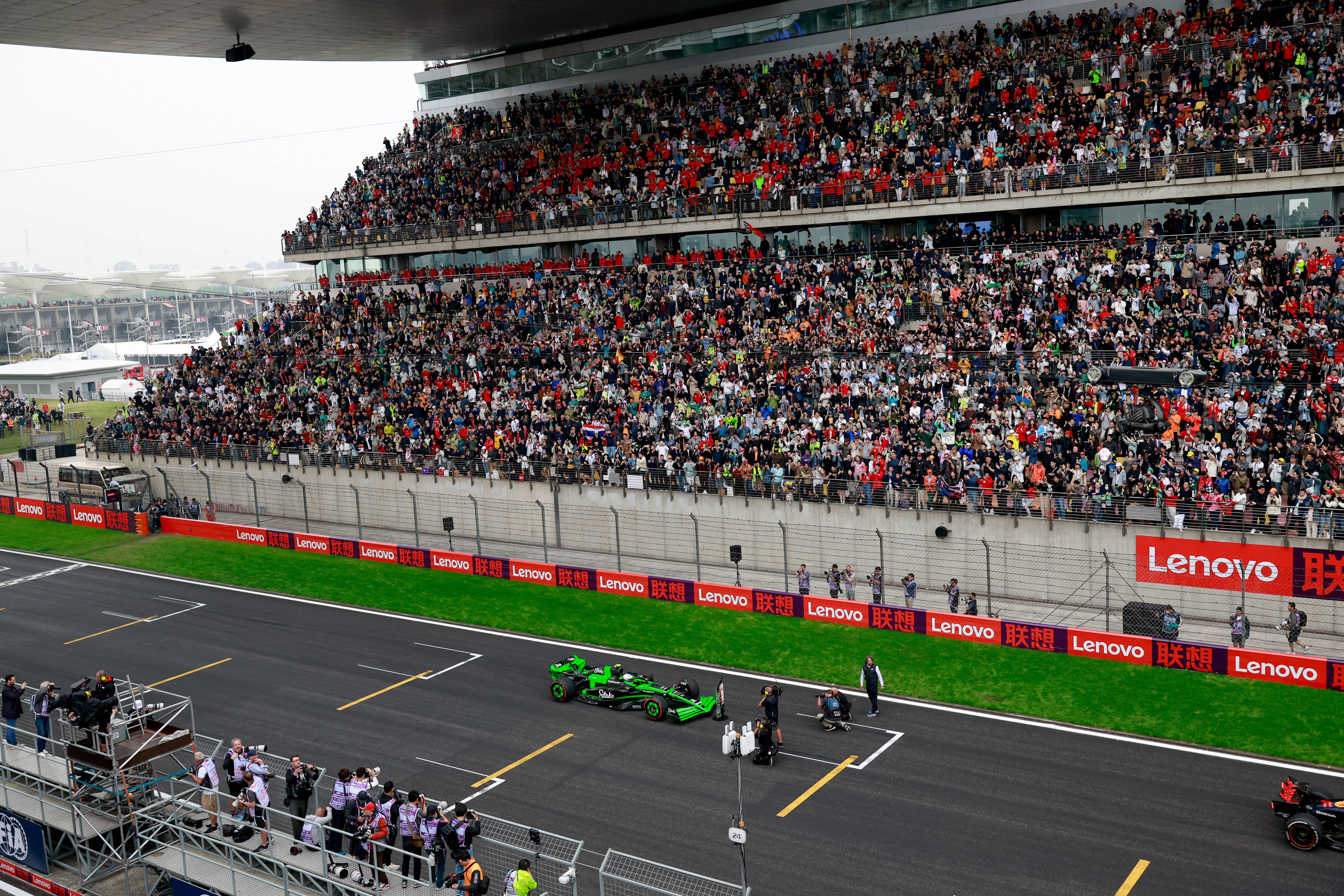 主场完赛后激动落泪，周冠宇：下一次我会比现在更好-周冠宇2021积分