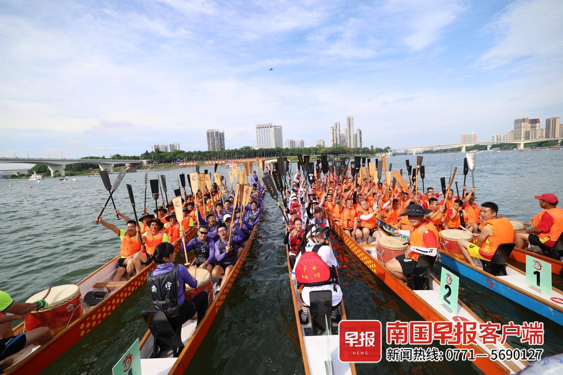 这才是端午！鼓声劈浪鸣千雷，百舸争流赛邕江-鼓钹齐鸣的拼音是什么