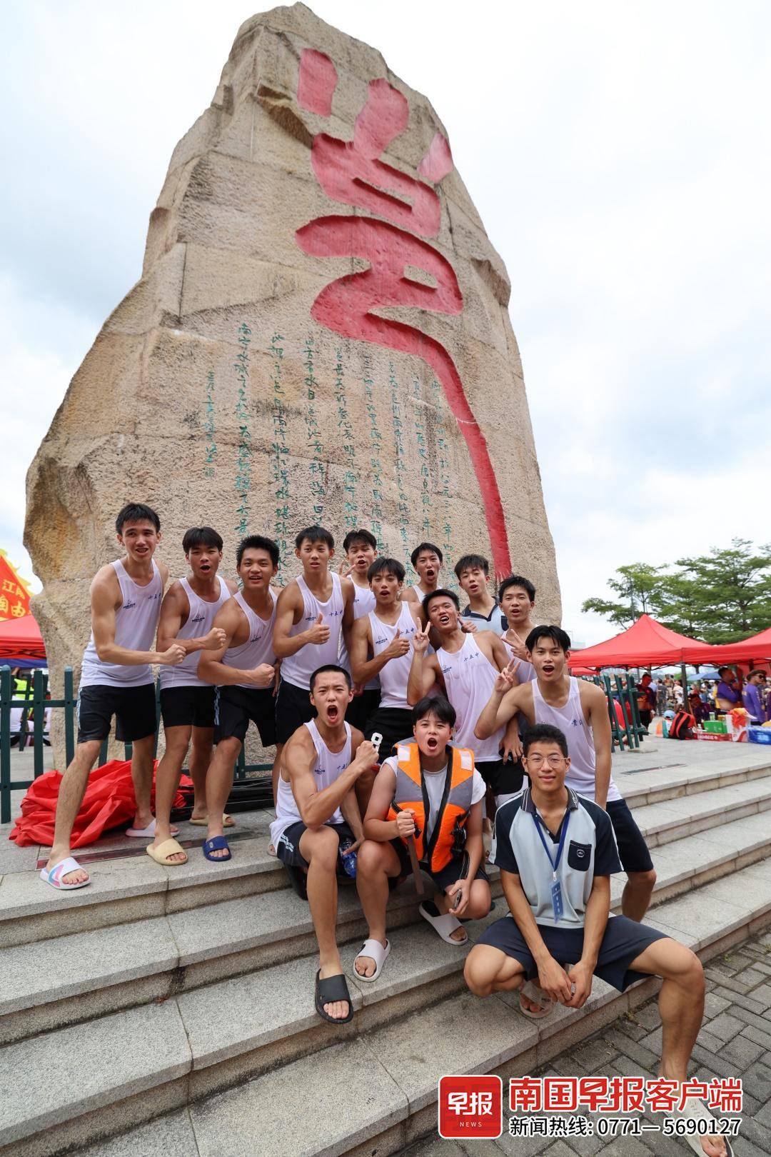 这才是端午！鼓声劈浪鸣千雷，百舸争流赛邕江-鼓钹齐鸣的拼音是什么