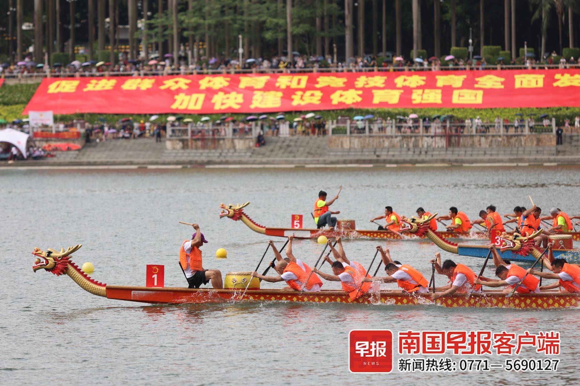 这才是端午！鼓声劈浪鸣千雷，百舸争流赛邕江-鼓钹齐鸣的拼音是什么