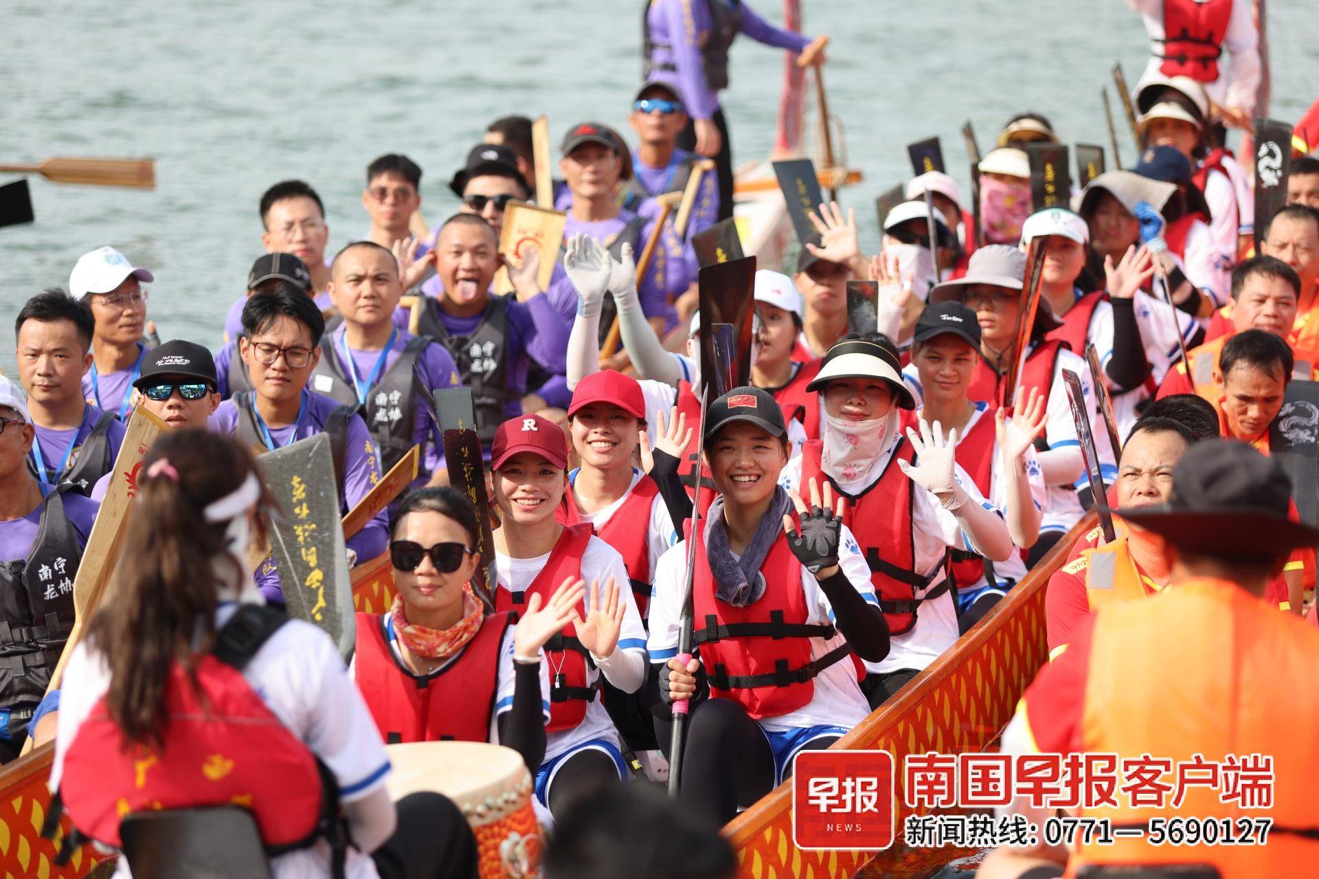 这才是端午！鼓声劈浪鸣千雷，百舸争流赛邕江-鼓钹齐鸣的拼音是什么