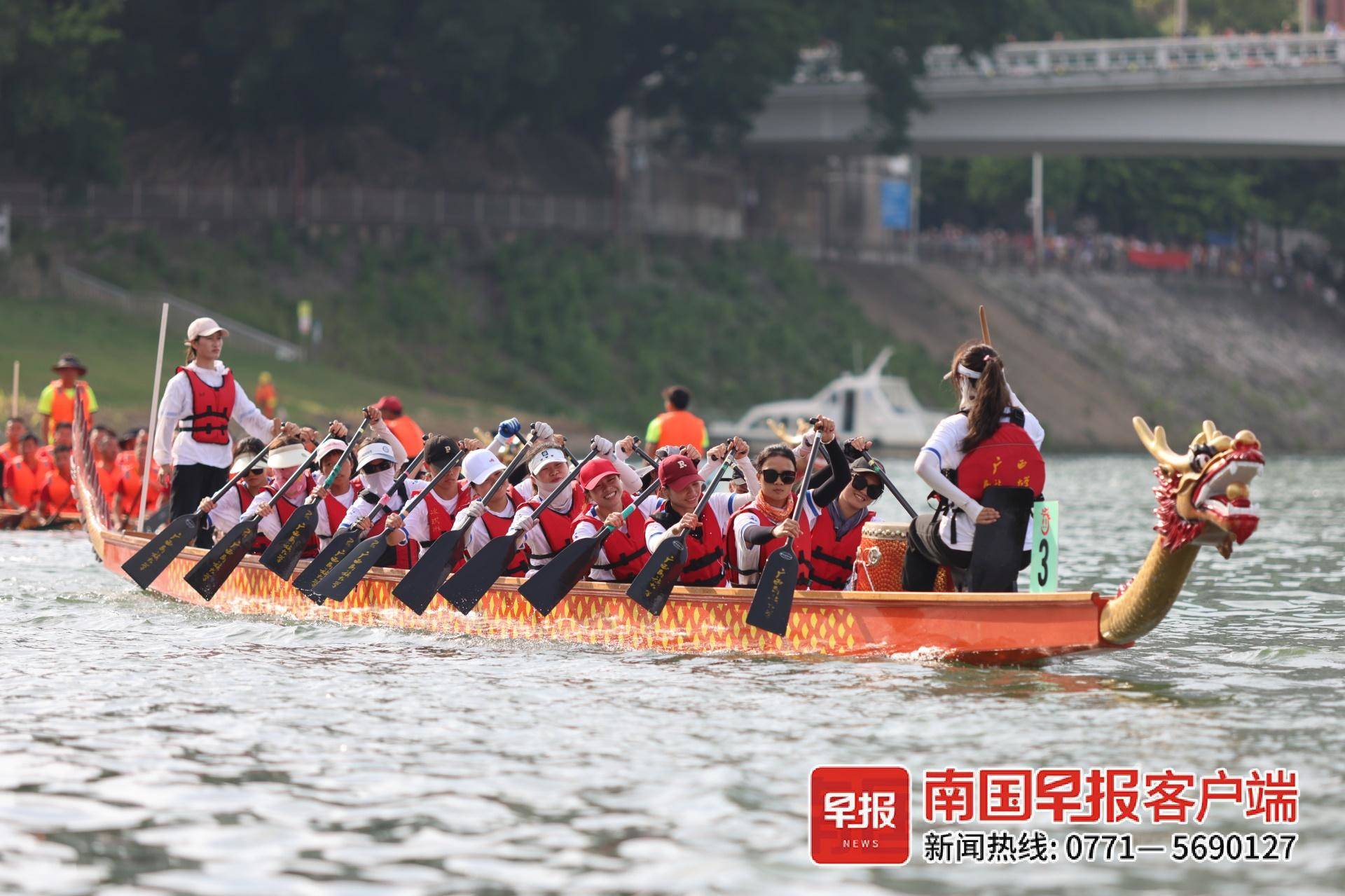 这才是端午！鼓声劈浪鸣千雷，百舸争流赛邕江-鼓钹齐鸣的拼音是什么