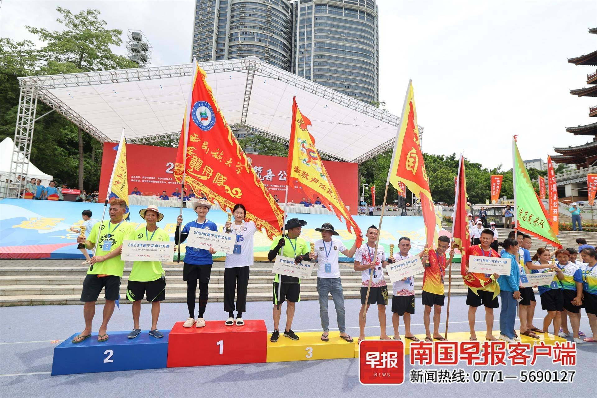这才是端午！鼓声劈浪鸣千雷，百舸争流赛邕江-鼓钹齐鸣的拼音是什么
