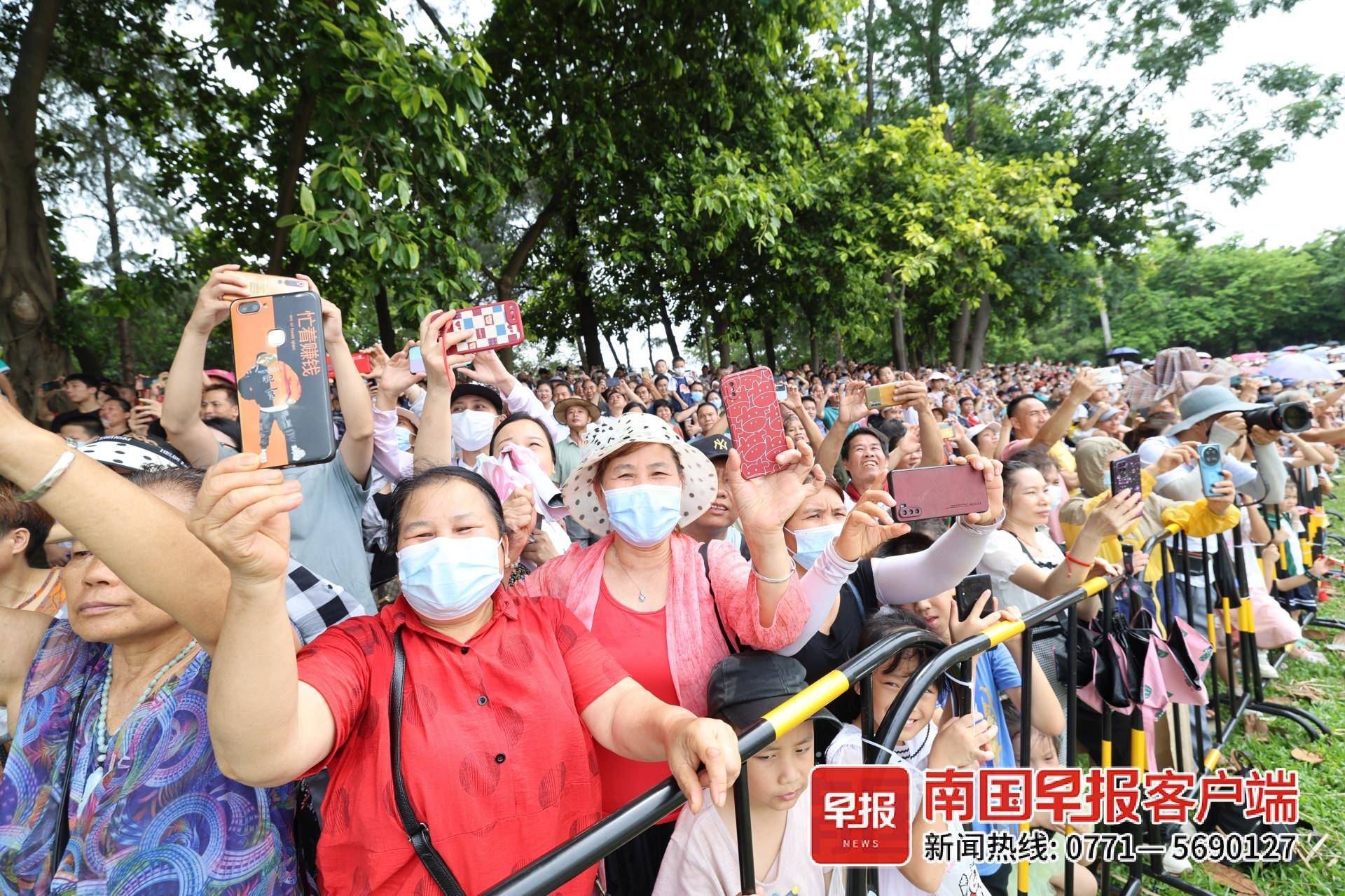 这才是端午！鼓声劈浪鸣千雷，百舸争流赛邕江-鼓钹齐鸣的拼音是什么