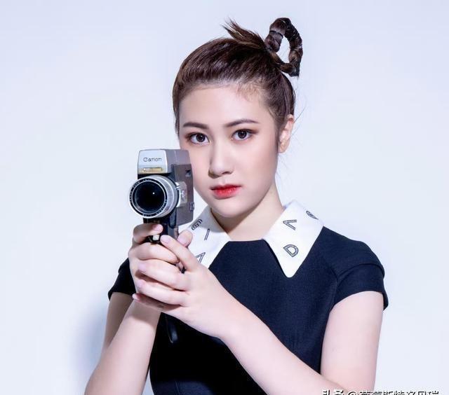 61岁张兆辉回佛山参加龙舟比赛！胸肌若隐若现，女儿撞脸圈中人-张兆辉是哪里人