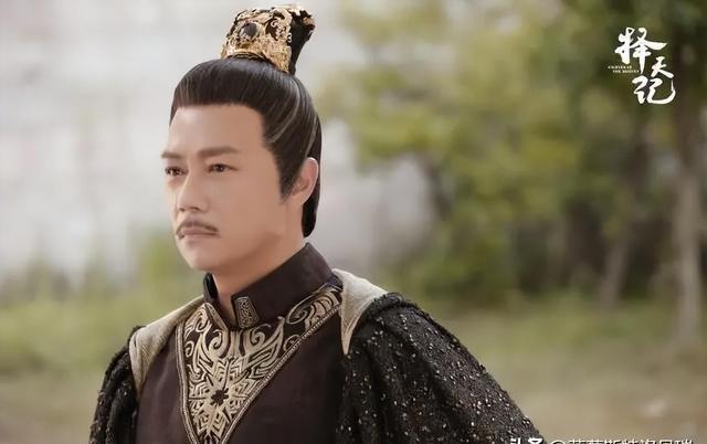 61岁张兆辉回佛山参加龙舟比赛！胸肌若隐若现，女儿撞脸圈中人-张兆辉是哪里人