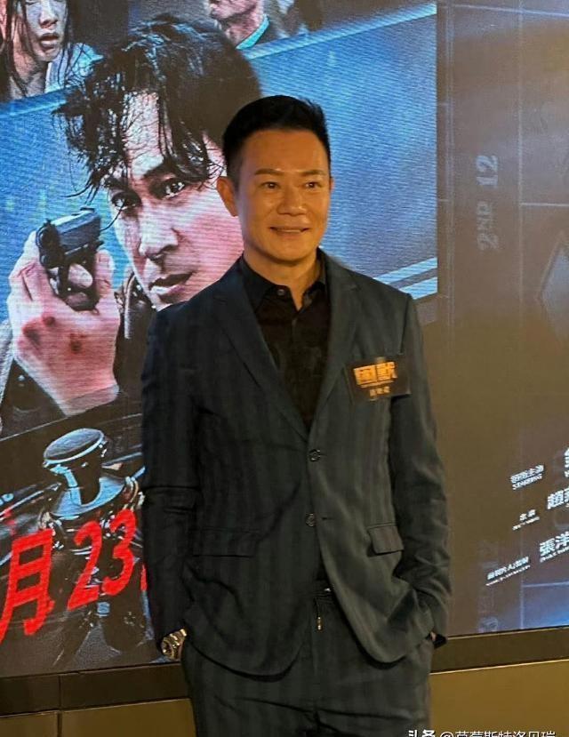 61岁张兆辉回佛山参加龙舟比赛！胸肌若隐若现，女儿撞脸圈中人-张兆辉是哪里人