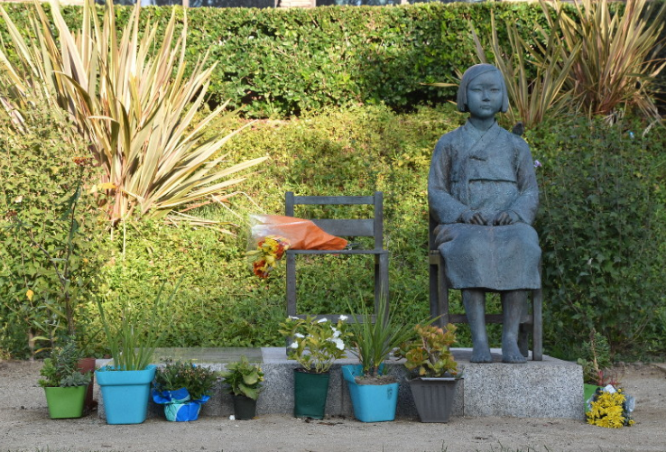 美国加州一处“慰安妇”雕像再次遭人破坏-美国加州现况