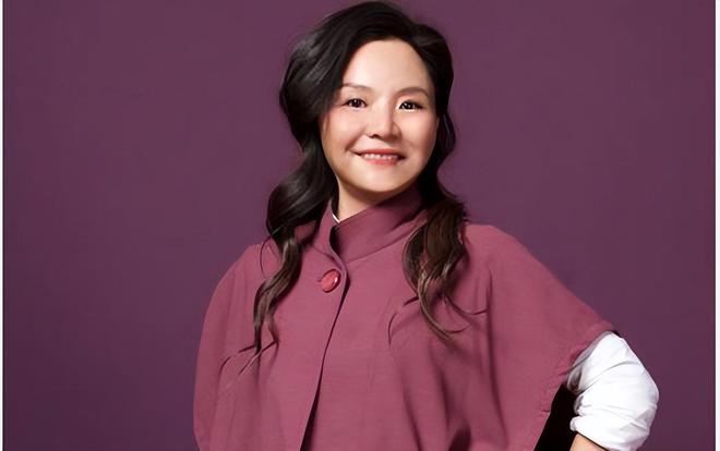 “女老赖”卖盆栽挣300亿，给美国捐款96亿，却在国内欠债200亿-80后女老赖被抓