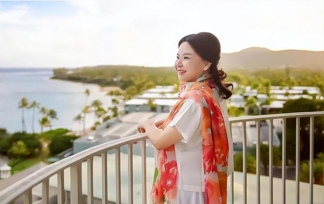 “女老赖”卖盆栽挣300亿，给美国捐款96亿，却在国内欠债200亿-80后女老赖被抓