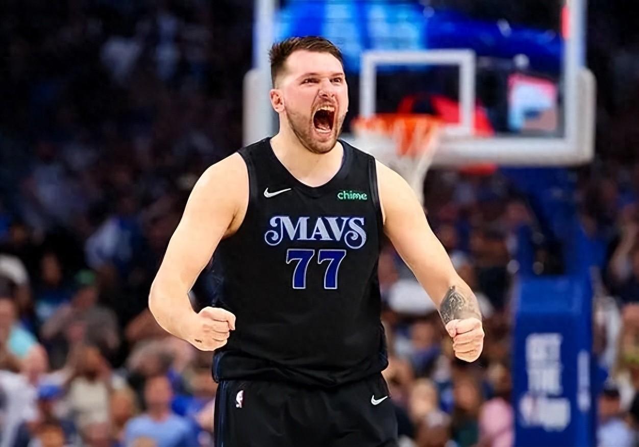 狂砍32+11+11!东契奇总决赛创造25岁三双纪录！-东契奇夺冠