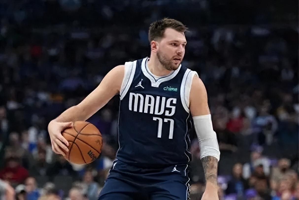 狂砍32+11+11!东契奇总决赛创造25岁三双纪录！-东契奇夺冠